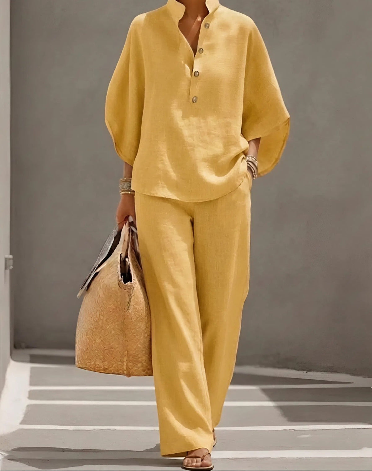 Button-up shirt and wide-leg pants set in yellow – front