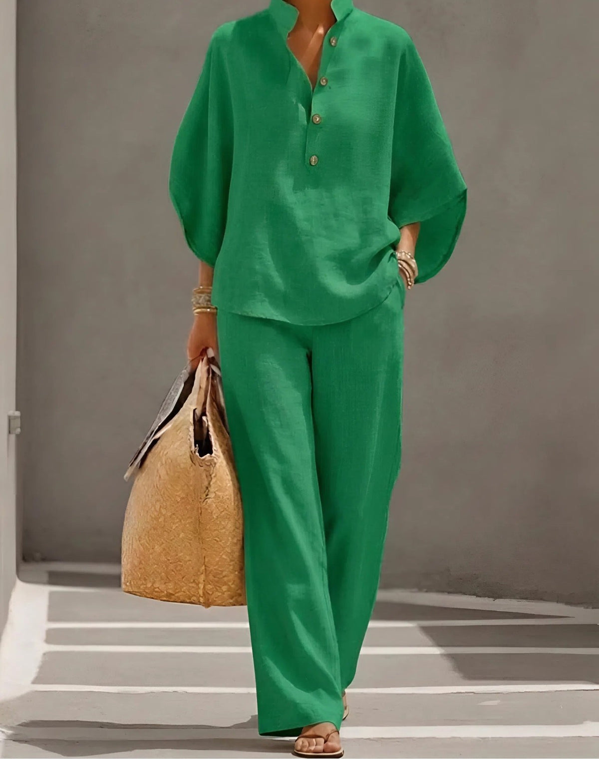 Button-up shirt and wide-leg pants set in green – front