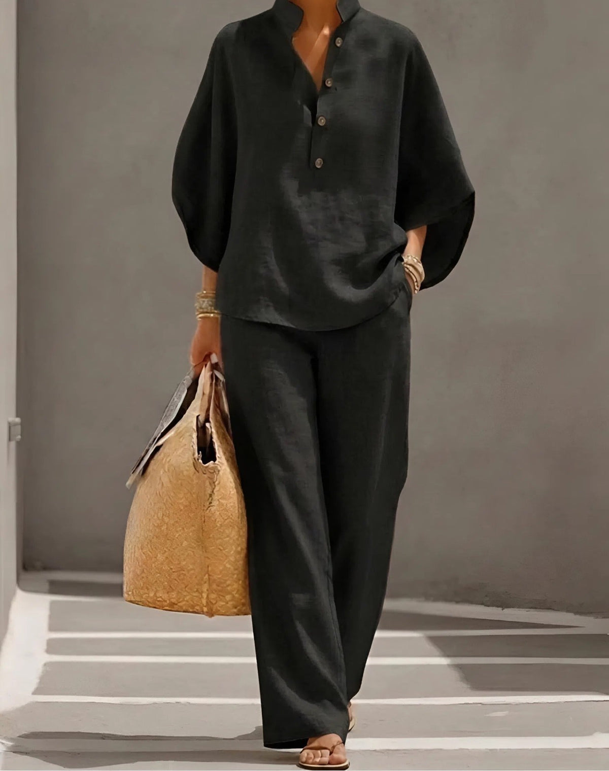 Button-up shirt and wide-leg pants set in black – front