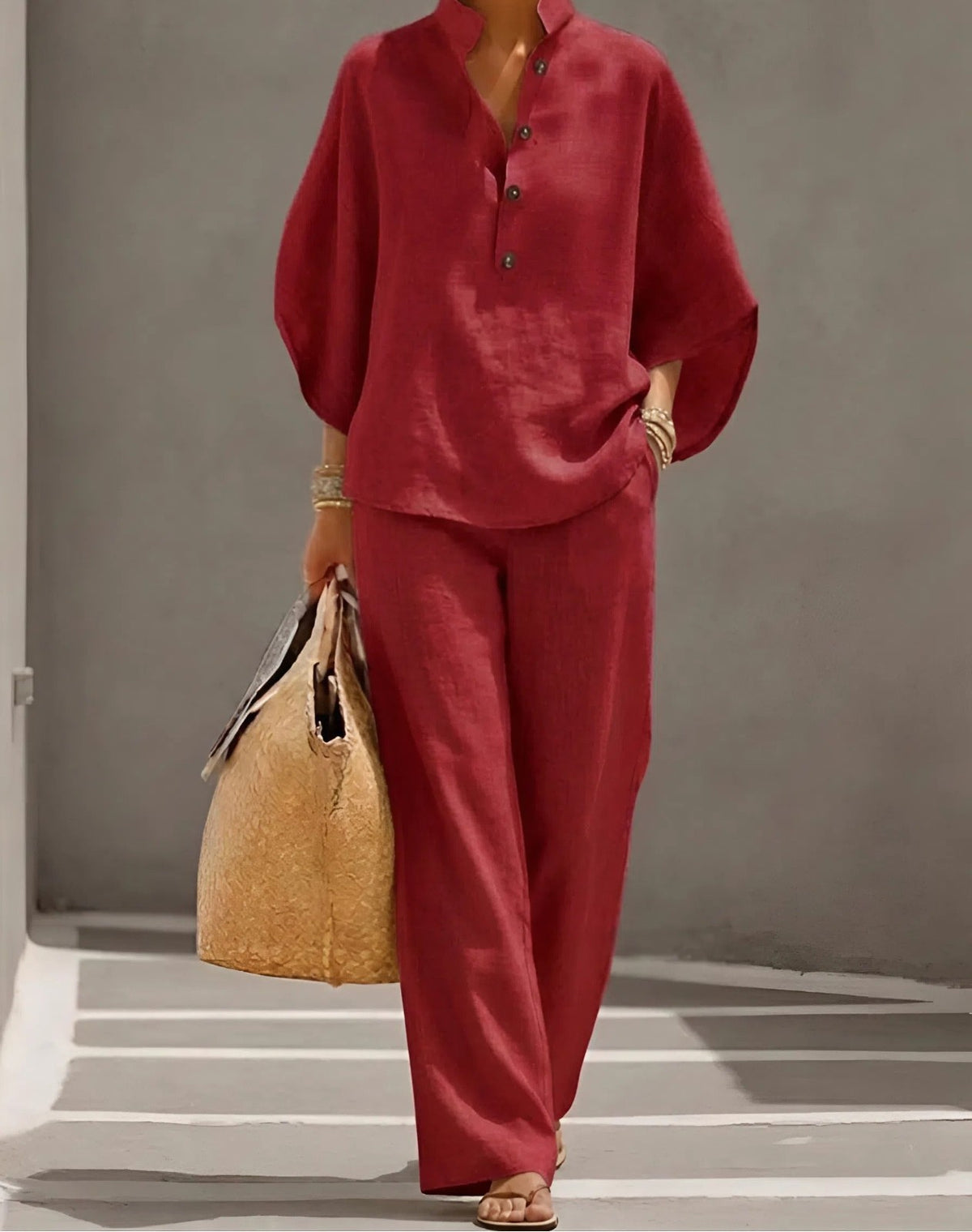 Button-up shirt and wide-leg pants set in red – front