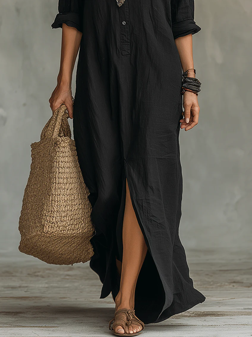 Flowing floor-length maxi dress in black - styled