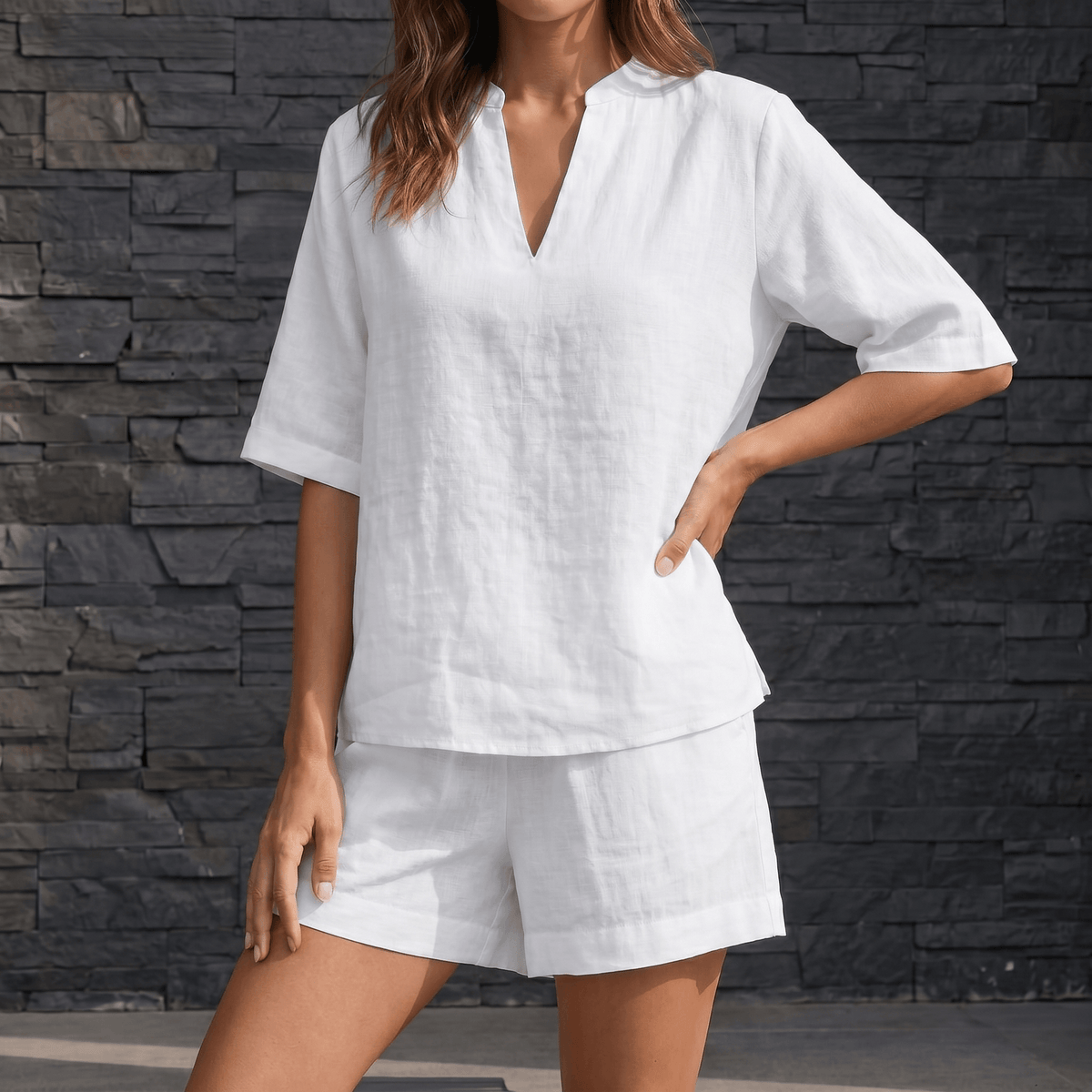 Linen-look two piece set with V-neck top and shorts in white
