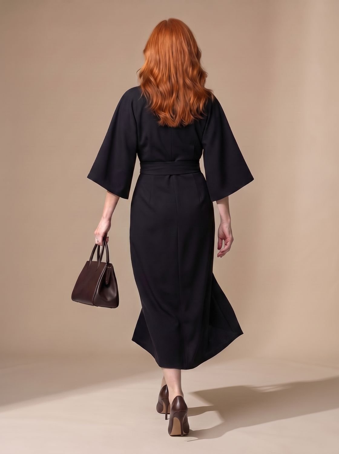 Structured midi dress in black - side