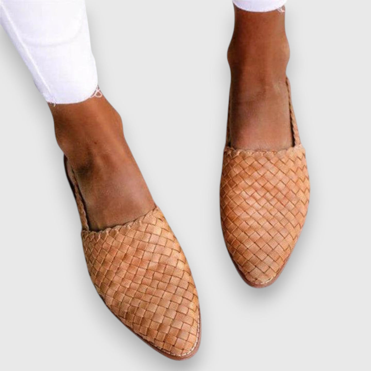 Woven flat sandals with closed toe in beige