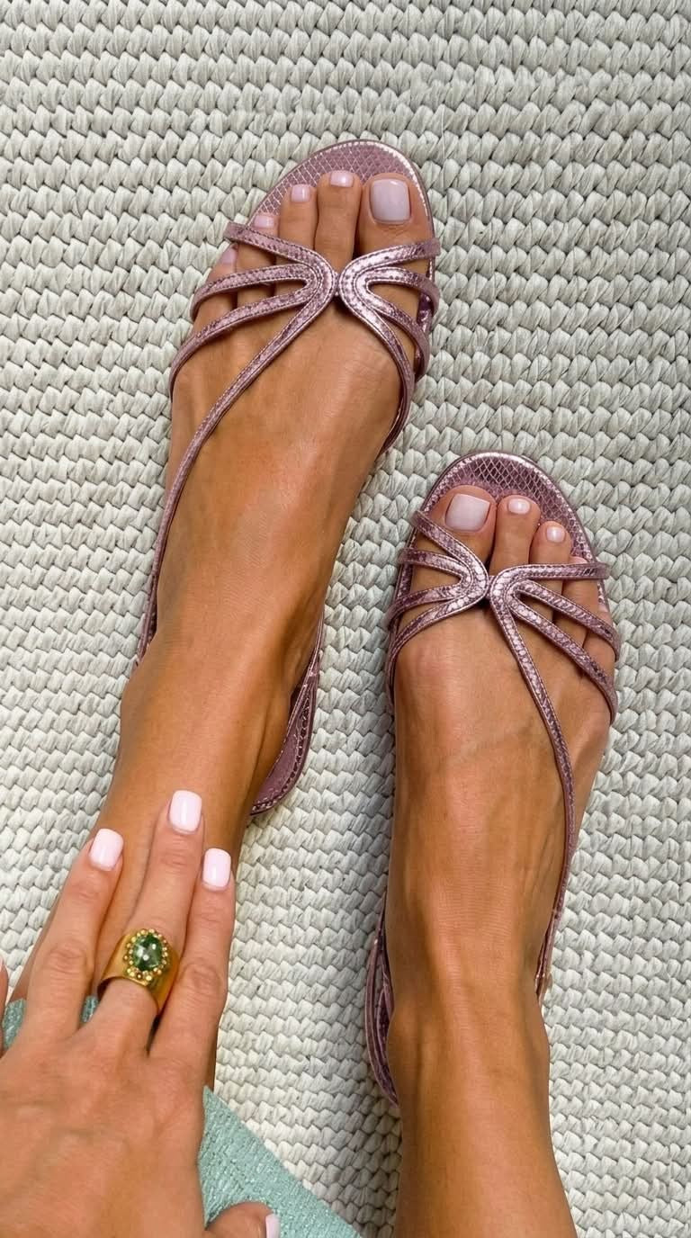 Strappy flat sandals in purple – worn