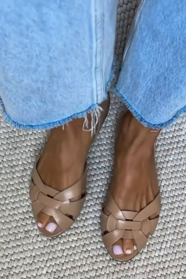 Woven cross-strap flat sandals in beige – side